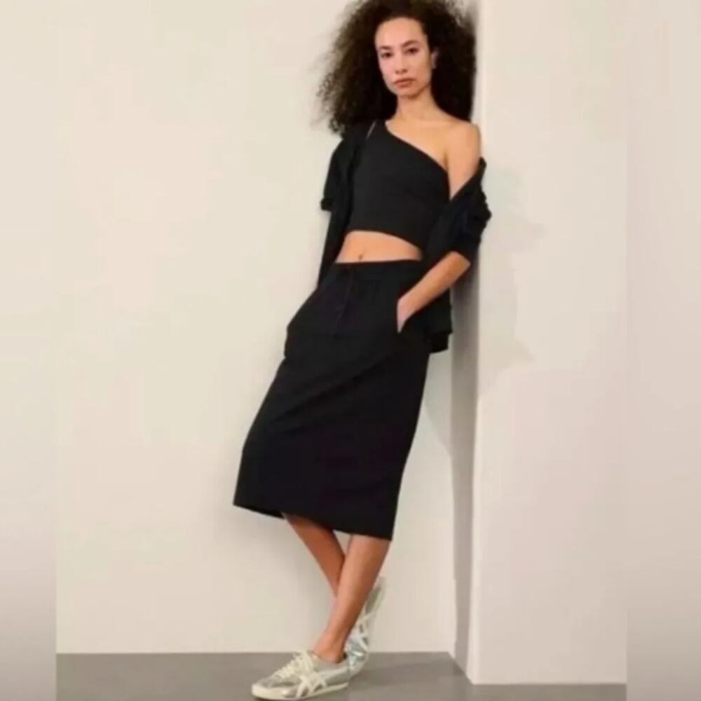 Athleta Retroterry Midi Skirt Womens Small Black Athleisure Travel Sporty Casual
